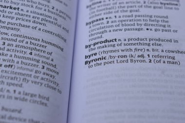 İngilizce Tanımlama Sözlüğünün Kapat Sayfa Kelimesi - byronic