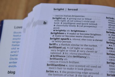 İngilizce Sözlük Sayfası Parlak Yazdırma Sözcüğüyle Kapat