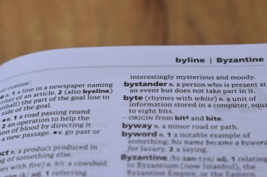 İngilizce Sözlük Sayfası İzleyicinin Anlamı Sözcüğünü Kapat