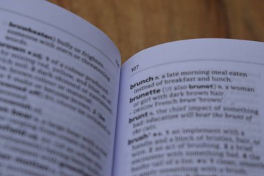 İngilizce Tanımlama Sözlüğünün Kapat Sayfa Kelimesi - Brunch