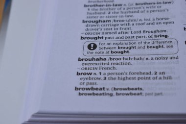 Briuhaha 'nın İngilizce Tanımlama Sözlüğü Yazılı Sayfa Sözcüğünü Kapat