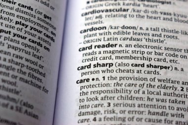 İngilizce Tanımlama Sözlüğünün Kapat Sayfa Kelimesi - dikkat