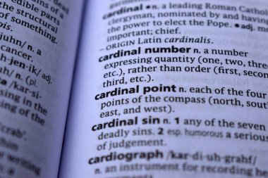 İngilizce Sözlüğün Kelimeyle Kapalı Sayfası Tanımı - başlıca sayı