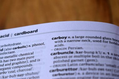 İngilizce Sözlük Sayfası Matbaacı Çocuk Sözcüğüyle Kapat