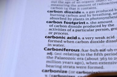 İngilizce sözlük sayfası - karbon ayak izinin anlamı ile kapat