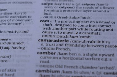 İngilizce sözlük sayfası - Yoldaşlığın Anlamı Sözcüğünü Kapat