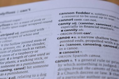 İngilizce Sözlük Sayfası Yazdırma Kanosunun Sözcüğüyle Kapat