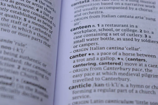 İngilizce Tanımlama Sözlüğünün Kapat Sayfa Kelimesi - kantinin