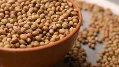 Kurutulmuş Kişniş Tohumları Kasesi Üst Görünümü Kapat