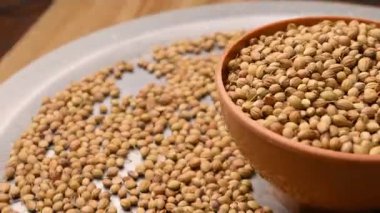 Kurutulmuş Kişniş Tohumları Kasesi Üst Görünümü Kapat