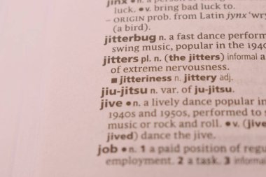 İngilizce Sözlük Sayfası Kelimenin Tanımı ile Kapat - Gerginlik