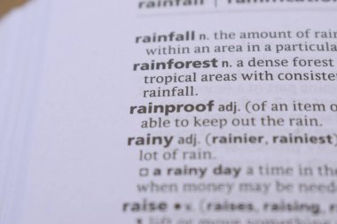 İngilizce Sözlüğün Tanımı Kelimeyi Kapat - yağmura dayanıklı