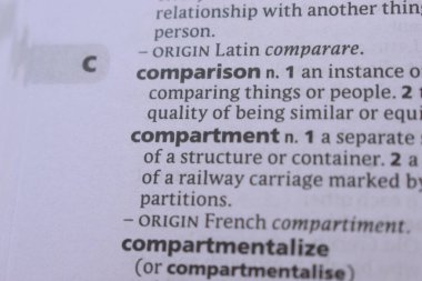 İngilizce Sözlük Kitabı Sayfası - Kompartımanın Sözcük Tanımı ile Kapat