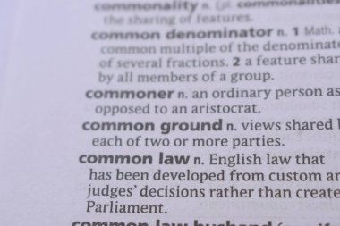 İngilizce Sözlüğün Tanımı Kelimeyi Kapat - ortak hukuk