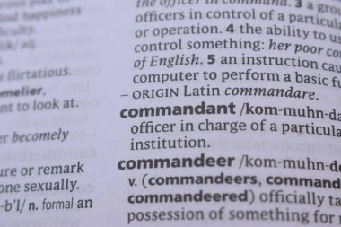 İngilizce Sözlüğün Tanımı Kelimenin Kapanışı - Komutan