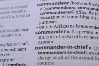 İngilizce Sözlüğün Tanımı Kelimeyi Kapat - Komutan