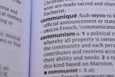 İngilizce Sözlük Kitabı Sayfası - Bildirimin Sözcük Tanımlamasını Kapat