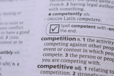 İngilizce Sözlük Kitabı Sayfası Rekabetin Sözcükleri ile Kapalı