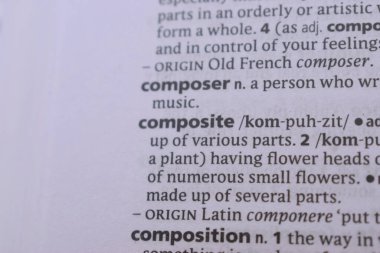 İngilizce Sözlük Kitabı Sayfası Kelimenin Tanımı ile Kapat - Bileşik