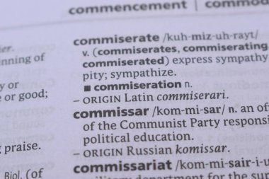 İngilizce Sözlük Sayfasının Detayları ve Komiserin Sözcük Açıklaması