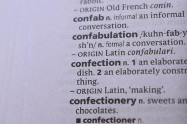 İngilizce Sözlük Kitabı Sayfası - Şekerlemenin Sözcük Transkripsiyonu ile Kapat