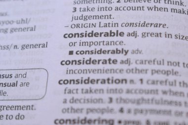 İngilizce Sözlüğün Tanımı Kelimeyi Kapat - hatırı sayılır