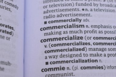 İngilizce Sözlük Kitabı Sayfası Ticaretçiliğin Sözcükleriyle Kapalı