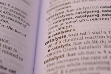 İngilizce Sözlük Sayfasının Detayları ve Kelime Telaffuzu - Kataliz