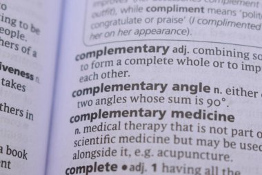 İngilizce Sözlük Kitabı Sayfası - tamamlayıcı açının kelime transkripsiyonu ile kapat