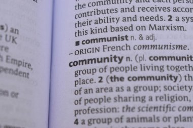 İngilizce Sözlük Kitabı Sayfası - Toplumun Sözcük Transkripsiyonu ile Kapat