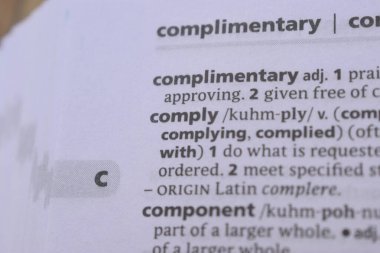 İngilizce Sözlük Kitabı Sayfası - Uygulamanın Sözcükleri ile Kapat