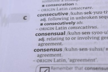 İngilizce Sözlük Kitabı Sayfası Kendi rızasıyla Sözcük Tanımlamasını Kapat