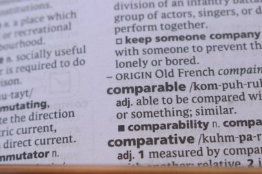 Karşılaştırılabilir İngilizce Açıklama Sözlüğünün Kapanışı