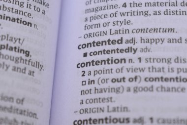 İngilizce Sözlük Kitabı Sayfası İçindekilerin Sözcüklerle Kapatma Sayfası