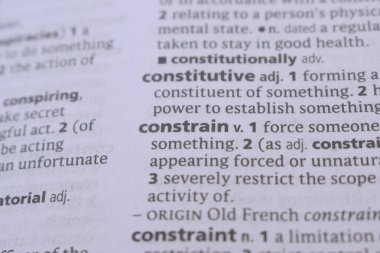 İngilizce Sözlük Kitabı Sayfası - Kısıtlamanın Sözcük Transkripsiyonu ile Kapat