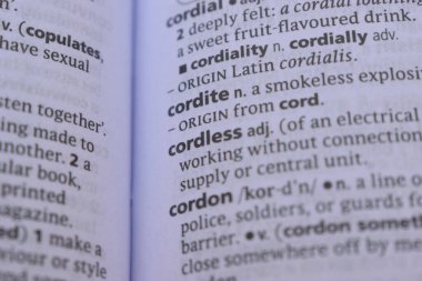 Kelimeyi Kapat İngilizce Sözlüğünün Tanımı - candan