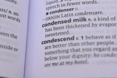 Yoğunlaştırılmış sütün kelime referansı ile İngilizce Sözlük Sayfasını Kapat