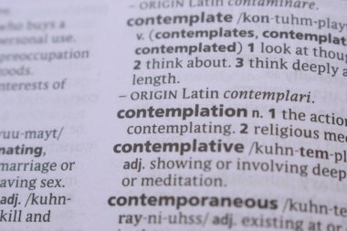 İngilizce Sözlük Kitabı Sayfası - Düşüncenin Sözcük Transkripsiyonu ile Kapat