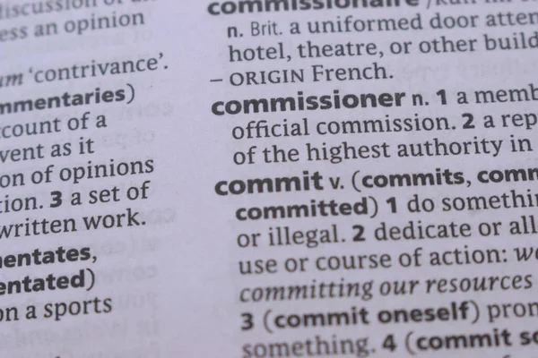 İngilizce Sözlük Kitabı Sayfası, Şube Müdürü 'nün Sözcükleriyle Kapalı