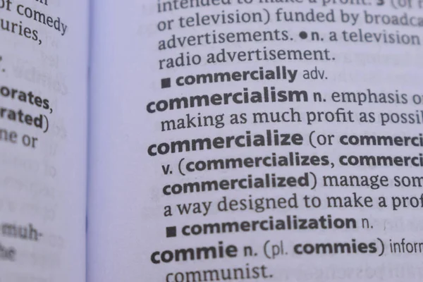 İngilizce Sözlük Kitabı Sayfası Ticaretçiliğin Sözcükleriyle Kapalı