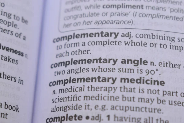 İngilizce Sözlük Kitabı Sayfası - tamamlayıcı açının kelime transkripsiyonu ile kapat