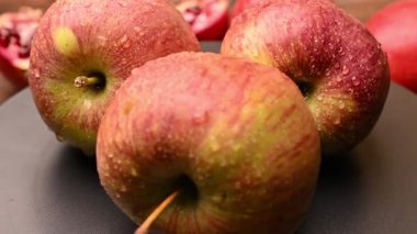 Dönüşümlü Organik Kırmızı Elma Kapanış Stüdyosu
