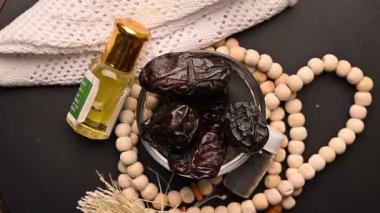 Topi, Attar Şişe, Surma Şişe ve Dönen Üst Ramazan Konsepti ile Tarihler Bowlingi