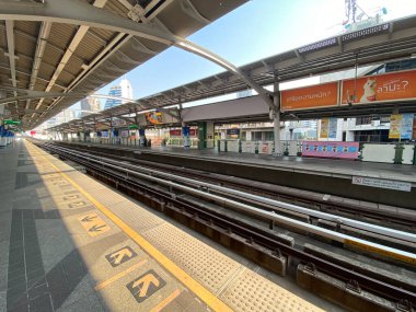 Coronavirus küresel ekonomiyi darmadağın ediyor ve krizi dönüştürüyor. Asya 'da tecrit işi yasaklandı. Wuhan virüsü Covid-19 'da uygulanan kısıtlamalar. Bangkok, Tayland Nisan 05, 2020