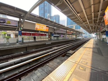 Coronavirus küresel ekonomiyi darmadağın ediyor ve krizi dönüştürüyor. Asya 'da tecrit işi yasaklandı. Wuhan virüsü Covid-19 'da uygulanan kısıtlamalar. Bangkok, Tayland Nisan 05, 2020