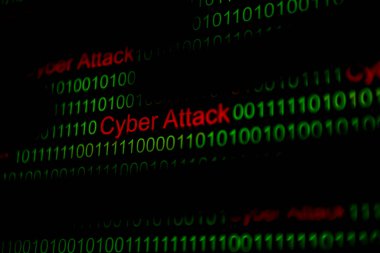Yeşil renkli sayısal sürekli kod dramatiği, ikili kodlu soyut web verisi. Programlama kodu soyut teknoloji- oper.bulanık Tech Digital Data Transfer Ağı kavramı. Seçici odak noktasında
