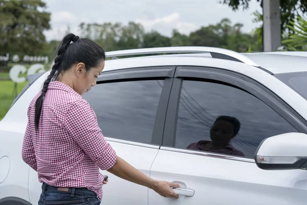 Woman Car Key Women Hand Presses Remote Control Car Alarm — стоковое фото