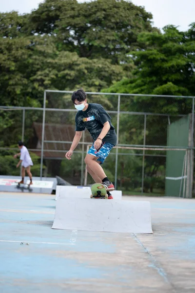 Buriram Thailand Jun 2021 Asiatischer Skaterboy Beim Schlittschuhlaufen Örtlichen Skatepark — Stockfoto