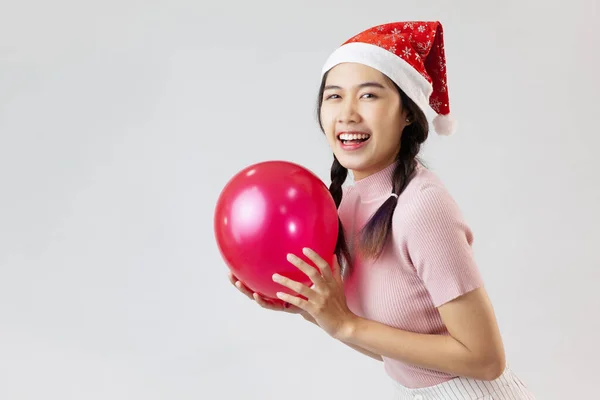 Jeune Fille Asiatique Heureuse Avec Ballon Comme Cadeau Pour Fête — Photo