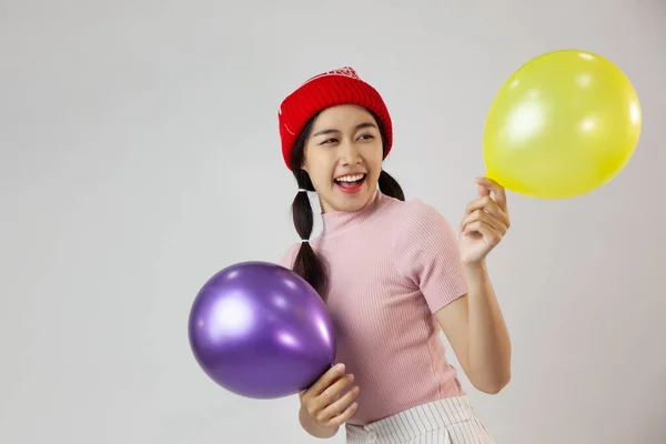 Jong Azië Meisje Gelukkig Met Ballon Als Een Geschenk Voor — Stockfoto
